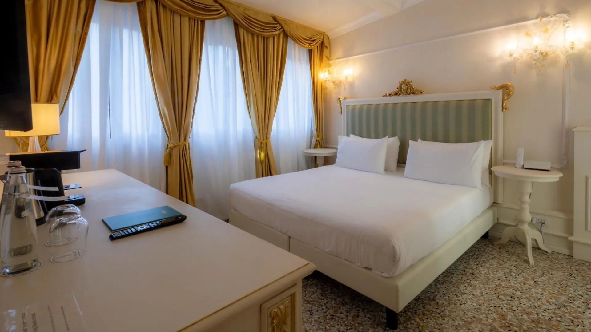 Отель Ca' Bonfadini Historic Experience Венеция 5*,